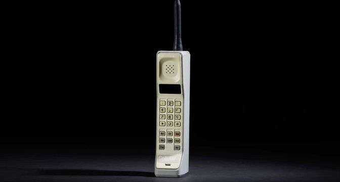 Motorola DynaTAC 8000X Pierwszy Telefon Kom rkowy Telefony Bardziej Motorola DynaTAC 8000X Pierwszy Telefon Kom rkowy Telefony Bardziej